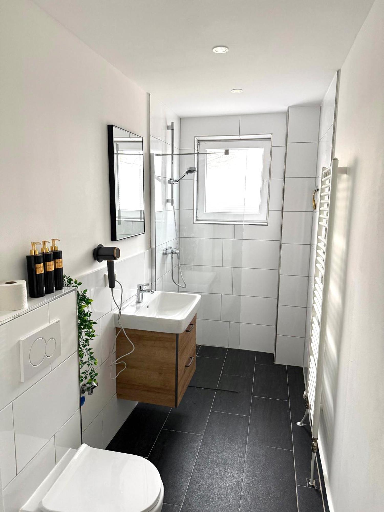 Yay - 65M2 Apartment Am Bahnhof - Smart Tv - Internet - Kaffee - Waschmaschine - Trockner Muehldorf am Inn Bagian luar foto